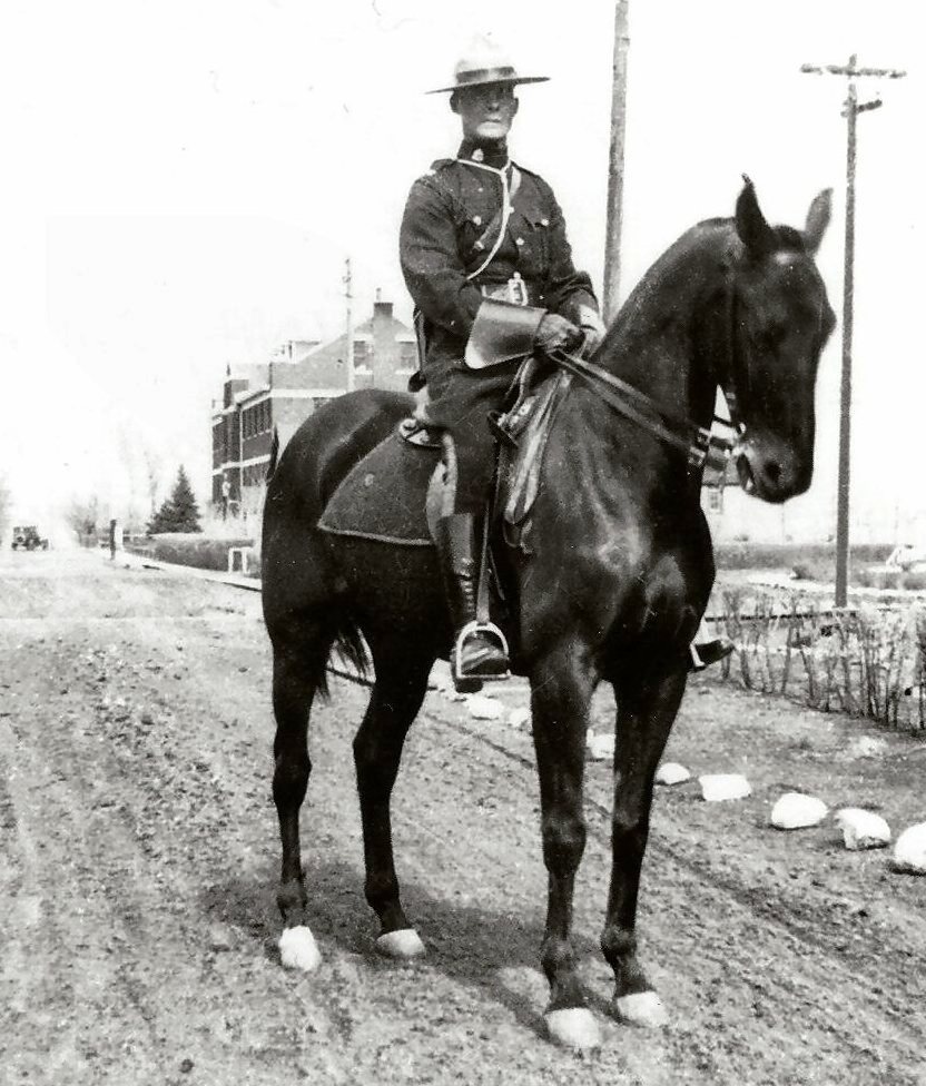 Photo of mounted policeman